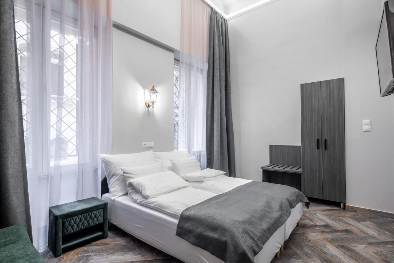 Stunning Apartment In The Hearth Of Budapest Exterior photo