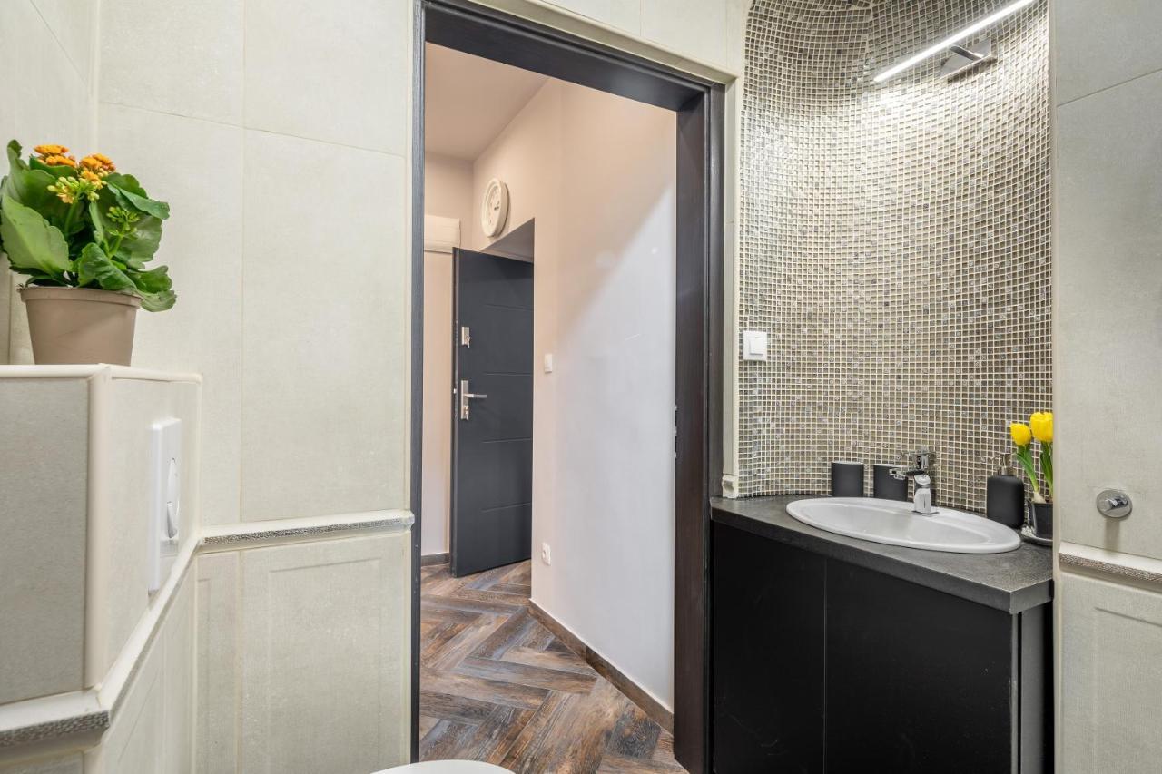 Stunning Apartment In The Hearth Of Budapest Exterior photo